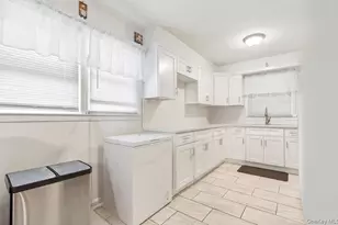 279 Mary Lou Ave, Yonkers, NY 10703 - Photo 18