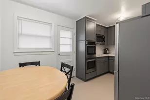 279 Mary Lou Ave, Yonkers, NY 10703 - Photo 6