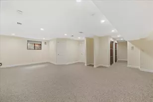 10 Morley Ct, Albertson, NY 11507 - Photo 34