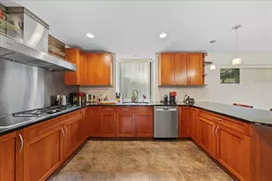 10 Morley Ct, Albertson, NY 11507 - Photo 18