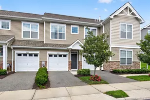2202 Townhome Wy, Huntington Station, NY 11746 - Photo 2