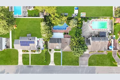 295 W 24th Street, Deer Park, NY 11729 - Photo 2