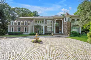 55 Coves Run, Oyster Bay, NY 11791 - Photo 2