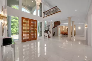 55 Coves Run, Oyster Bay, NY 11791 - Photo 4