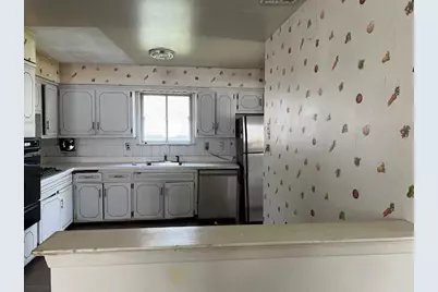 87 W Clinton Avenue, Roosevelt, NY 11575 - Photo 18