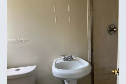 87 W Clinton Avenue, Roosevelt, NY 11575 - Photo 10