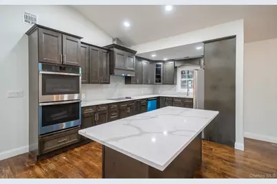 368 Landing Avenue, Smithtown, NY 11787 - Photo 14