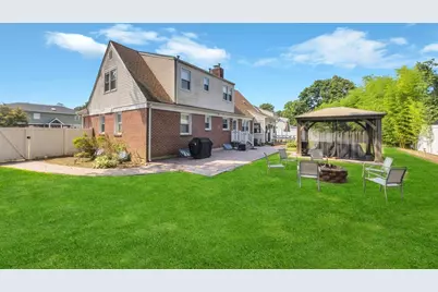 336 Princeton Street, Westbury, NY 11590 - Photo 36