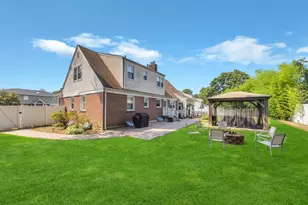 336 Princeton St, Westbury, NY 11590 - Photo 36