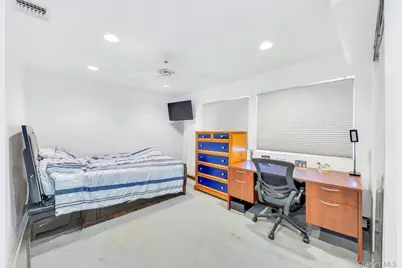 34 Gloria Place, Plainview, NY 11803 - Photo 16