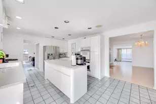 34 Gloria Pl, Plainview, NY 11803 - Photo 2