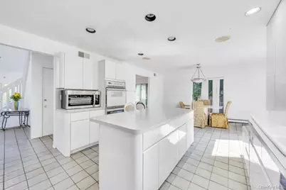 34 Gloria Place, Plainview, NY 11803 - Photo 4