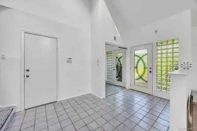 34 Gloria Place, Plainview, NY 11803 - Photo 8