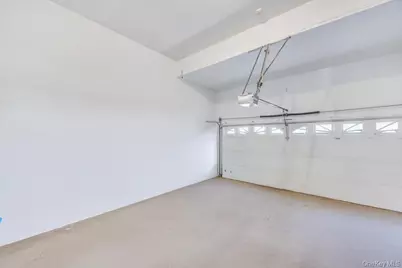 34 Gloria Place, Plainview, NY 11803 - Photo 32