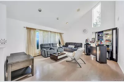 34 Gloria Place, Plainview, NY 11803 - Photo 6