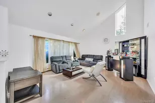 34 Gloria Pl, Plainview, NY 11803 - Photo 6