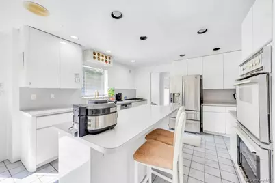 34 Gloria Place, Plainview, NY 11803 - Photo 12