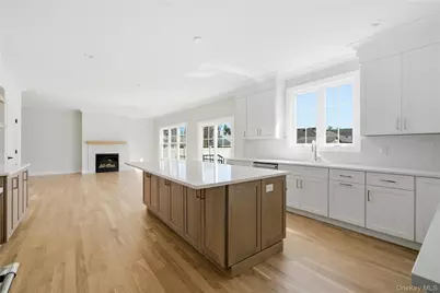 32 Massapequa Avenue, Massapequa Park, NY 11762 - Photo 14