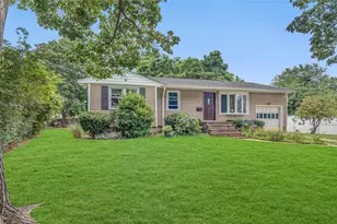 35 Anna St, Bay Shore, NY 11706 - Photo 2