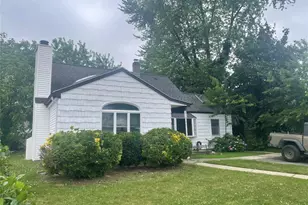 12 Slate Ln, Levittown, NY 11756 - Photo 2