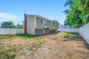 2435 Great Neck Rd, Copiague, NY 11726 - Photo 18