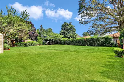 181 Maple Avenue, East Meadow, NY 11554 - Photo 28