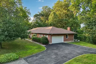 22 Reynolds Rd, Glen Cove, NY 11542 - Photo 4