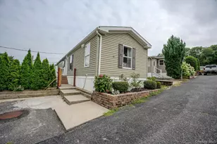 1795 Osborn Ave, Riverhead, NY 11901 - Photo 2