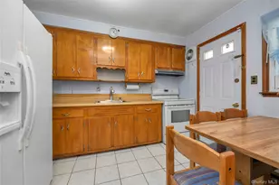 34 Heath Pl, Hempstead, NY 11550 - Photo 6