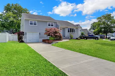 3621 Regent Lane, Wantagh, NY 11793 - Photo 2