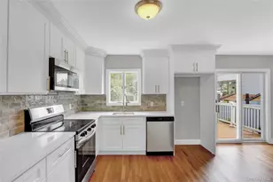 3621 Regent Ln, Wantagh, NY 11793 - Photo 10