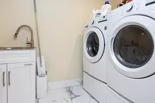 90 Baker Hill Rd, Great Neck, NY 11023 - Photo 26