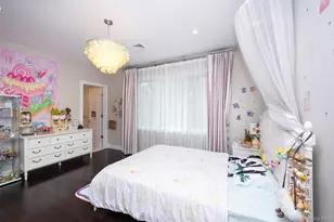 90 Baker Hill Rd, Great Neck, NY 11023 - Photo 16