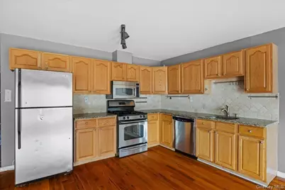 10 Pennyfield Avenue #8B, Bronx, NY 10465 - Photo 16