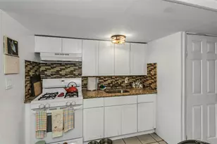 631 Hollywood Ave, Bronx, NY 10465 - Photo 8