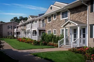 25 Williams Blvd, Lake Grove, NY 11755 - Photo 4