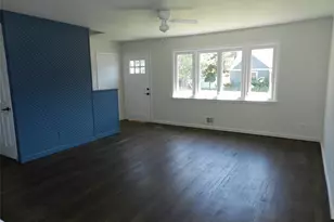 39 W 3rd St, Patchogue, NY 11772 - Photo 2