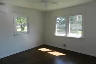 39 W 3rd St, Patchogue, NY 11772 - Photo 8