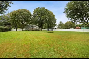 240 Plainview Rd, Woodbury, NY 11797 - Photo 18