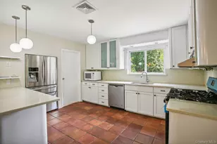 82-43 213th St, Hollis, NY 11427 - Photo 8