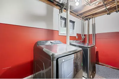 8 Kenswick Lane, Huntington Station, NY 11746 - Photo 22