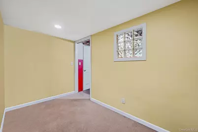 8 Kenswick Lane, Huntington Station, NY 11746 - Photo 20