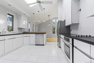 324 Durkee Ln, Patchogue, NY 11772 - Photo 14