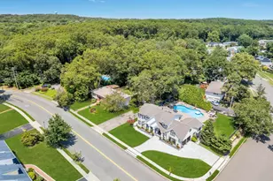 54 Pine Hill Ln, Dix Hills, NY 11746 - Photo 4