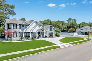 54 Pine Hill Ln, Dix Hills, NY 11746 - Photo 2