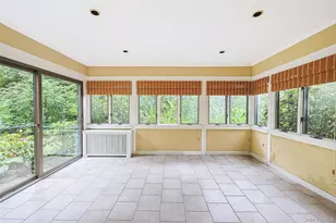 3 Buckingham Pl, Great Neck, NY 11021 - Photo 8