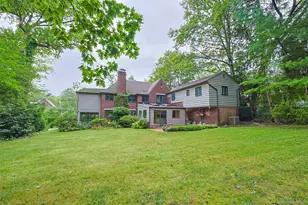 3 Buckingham Pl, Great Neck, NY 11021 - Photo 26