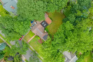 3 Buckingham Pl, Great Neck, NY 11021 - Photo 28