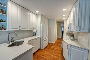 48 Archie Pl, West Islip, NY 11795 - Photo 16