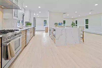 13 Bittersweet Avenue S, Hampton Bays, NY 11946 - Photo 4